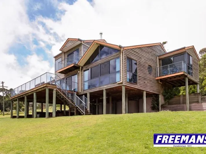 Log cabin in the heart of the Bunya Mountains