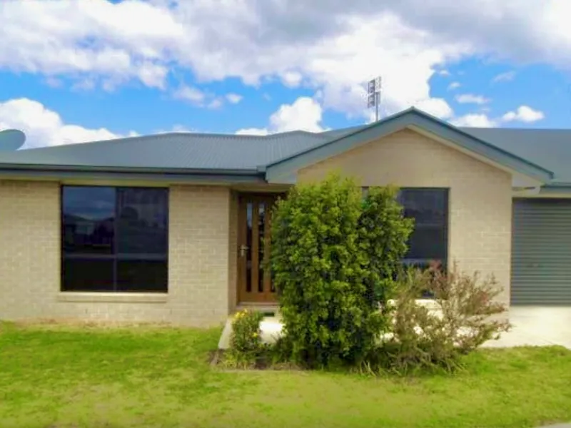 MODERN UNIT - QUIET LOCATION