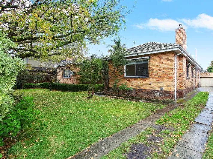 FAMILY LIVING BY THE BAY