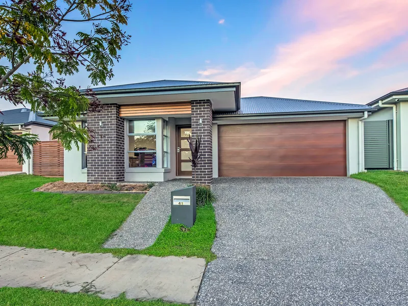 Quality Simmons Home With Side Access + Solar