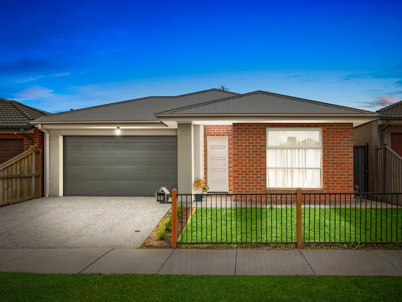 Stunning family home in the Bridgefield Estate!