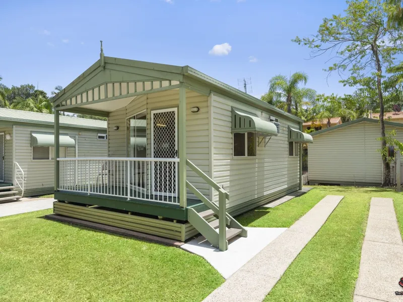 Gold Coast Short Term Rental, Hibiscus Chalet, Min 4 week stay, Fully Furnished, $455 p/w