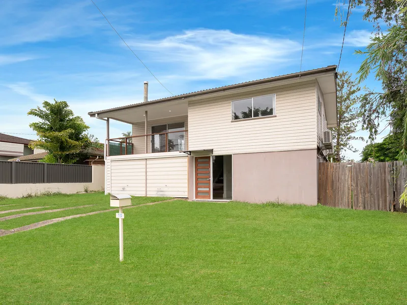 Huge Family Home with Pool and Pizza Oven!