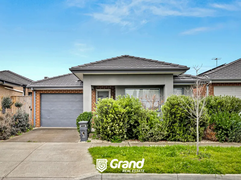 BEAUTIFUL 3 BEDROOM HOME IN THE EVER-PROMINENT CRANBOURNE WEST!