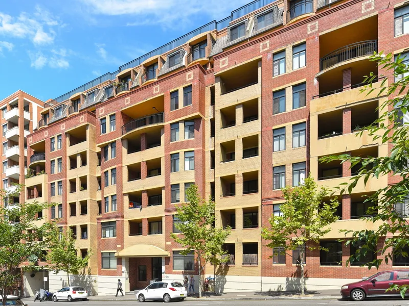 Looking for a modern 2 bedroom home with a vibrant inner city lifestyle? This one ticks all the boxes...