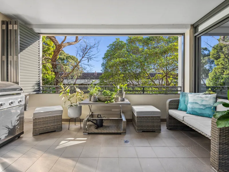 Luxuriously Renovated Apartment with Spacious Design and Leafy Views