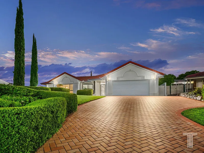 Expansive Family Lowset Perched Atop 986m2