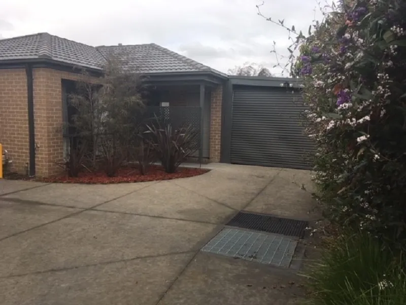 Beautiful Near New 2 bedroom Unit