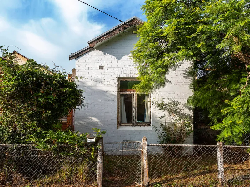 ENDLESS OPPORTUNITIES IN PRIME LOCATION…