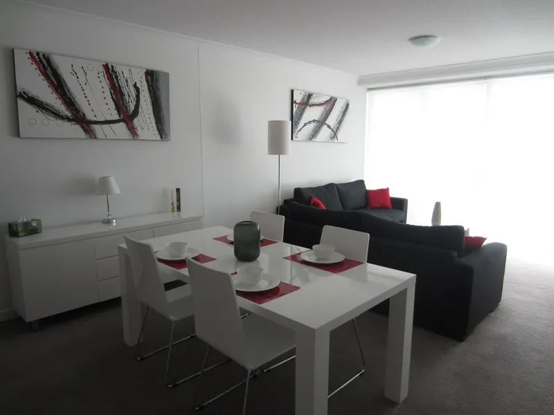 FULLY FURNISHED 1 BEDROOM + STUDY ON 26TH FLOOR WITH FANTASTIC BROADWATER VIEWS!