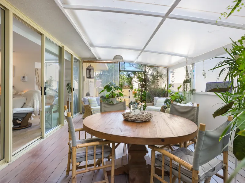 Huge Ground Floor Apartment With Private Courtyard & Own Entry