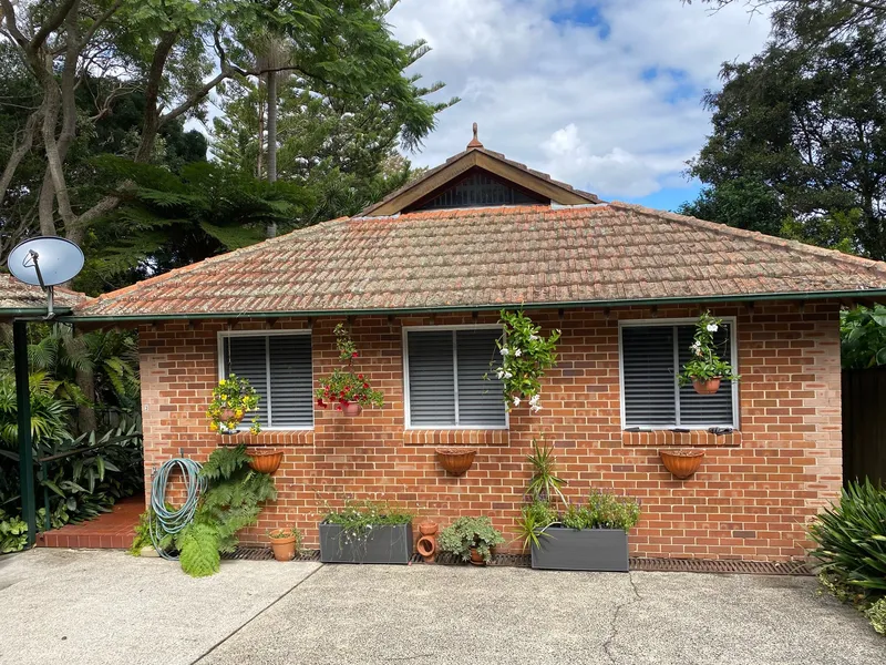 Quietly positioned one bedroom free standing cottage