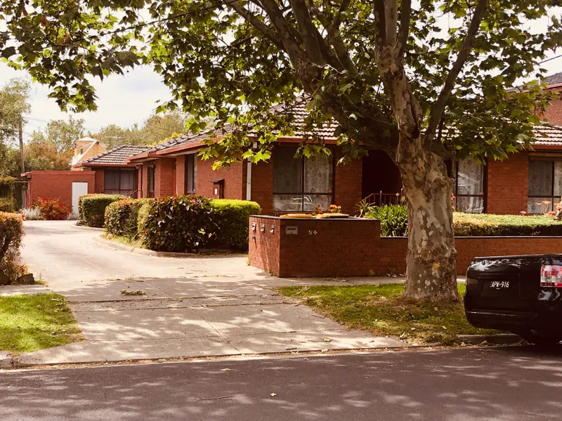 Two Bedroom Unit close to public transport in a quiet street.