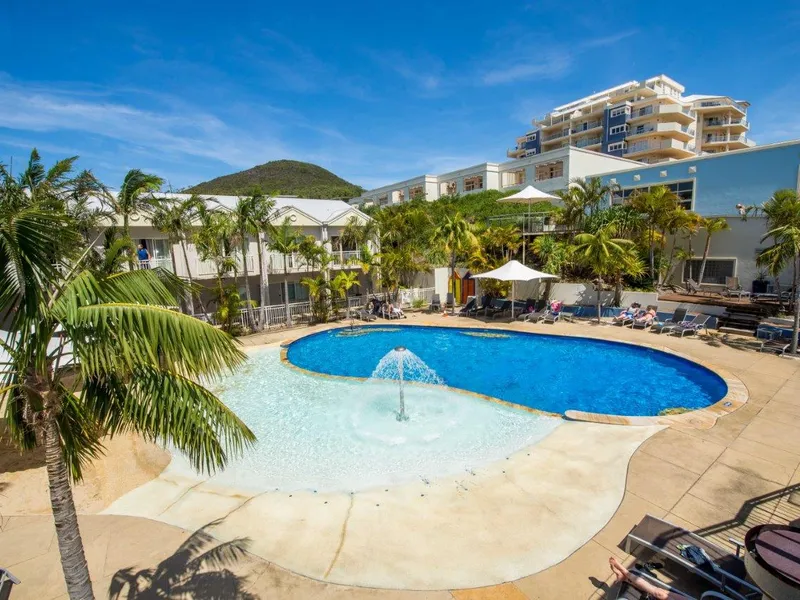 CHARMING APARTMENT METRES TO BEACH!