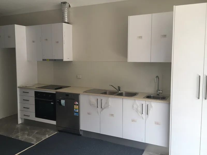 Gorgeous Top Floor in Ultra Convenient Location!