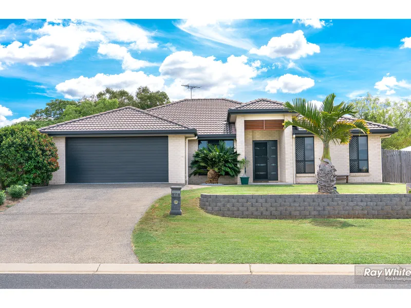 CLASSY GRACEMERE PROPERTY WITH SOLAR POWER, MEDIA ROOM & DOUBLE BAY SHED!
