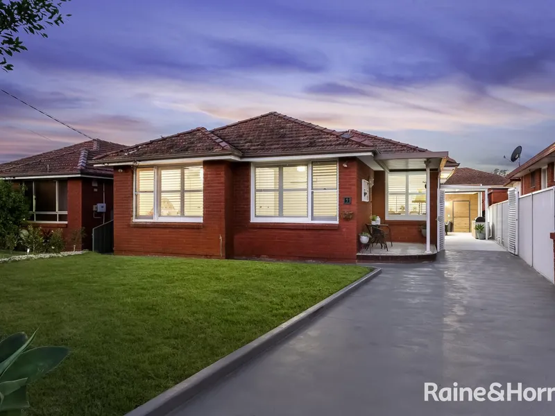 Stylish Fully Renovated Family Home