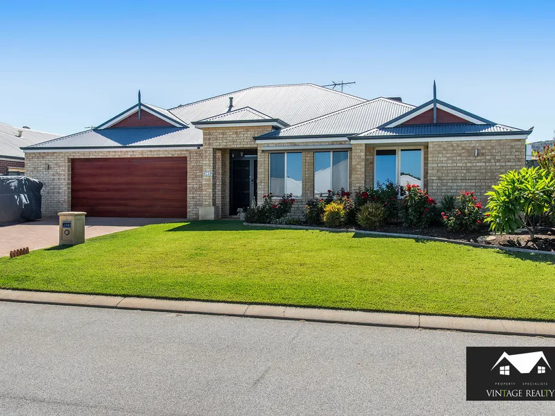 LUXURY LIVING IN THE HILLS