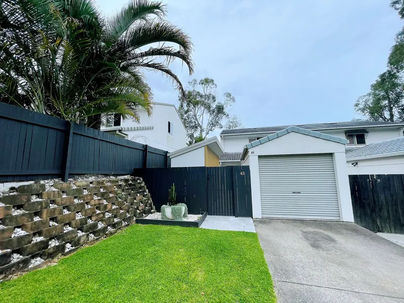 Modern Designed 2 Bedroom Townhouse in Paradise Heights Reedy Creek