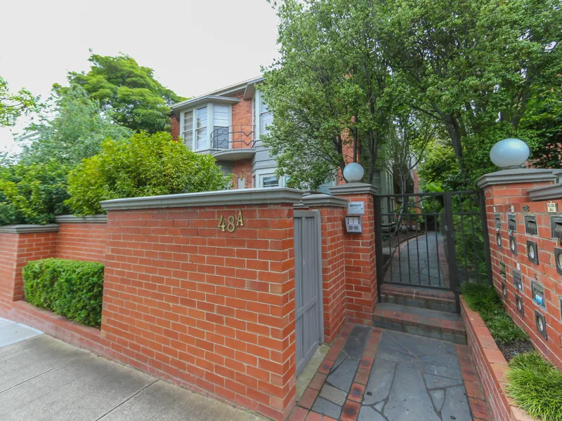 Beautiful One-Bedroom Apartment in the Heart of Toorak.