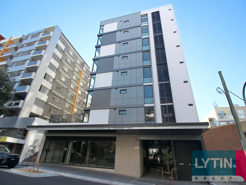 Near New Stunning 1 Bed Plus Study |Close to station|High level |City view| North facing