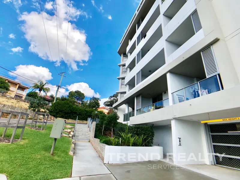 Modern Studio Close to Train Station | Gym & Swimming Pool