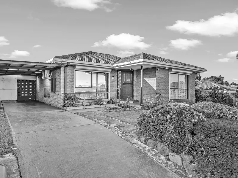 Quiet Court Location with Lots of Potential!!!