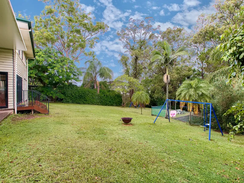 AFFORDABLE FAMILY HOME WITH HUGE YARD & TENNIS COURT