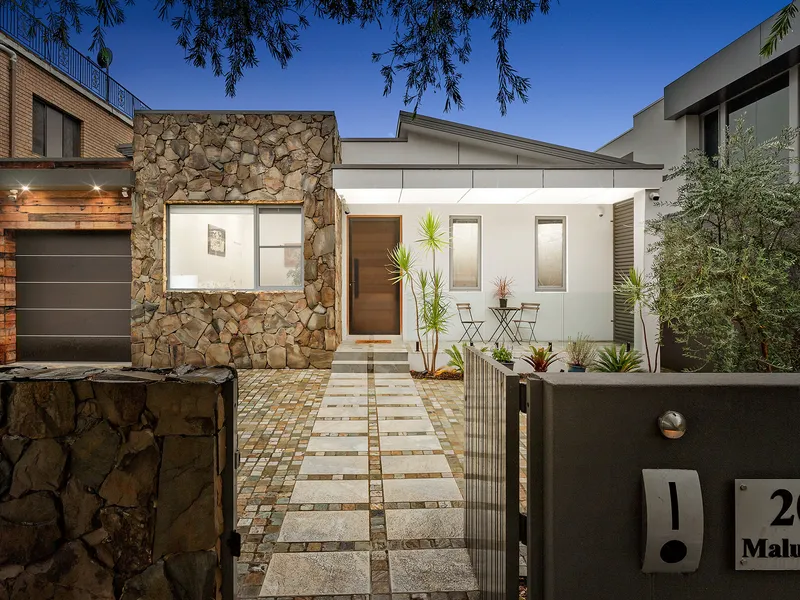 Luxuriously newly built beachside home