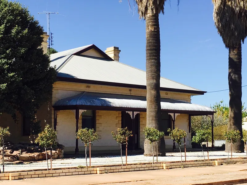 Beautiful Stone and Brick Home nestled at the foot of the Flinders Ranges