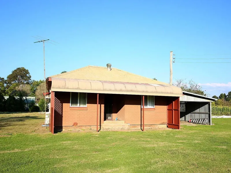 Rural cottage on a private manageable block