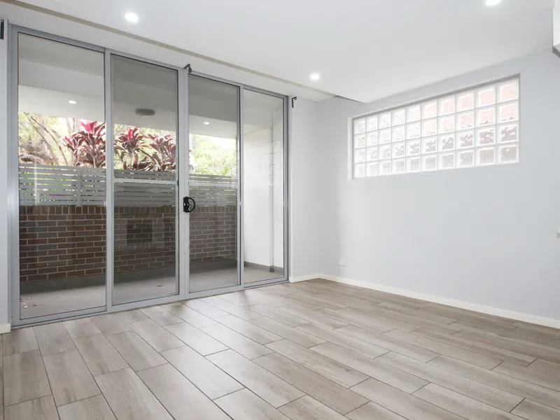 Spacious One Bedroom Apartment with Large Bathroom