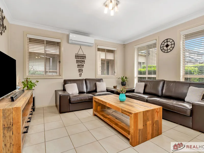 Perfect Townhouse with walking distance to train station
