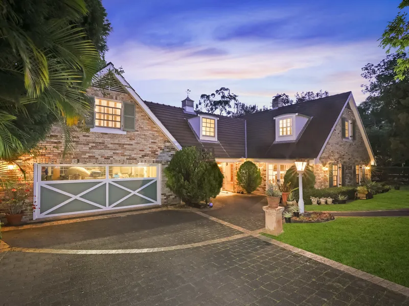 Established family residence on substantial 1132sqm parcel
