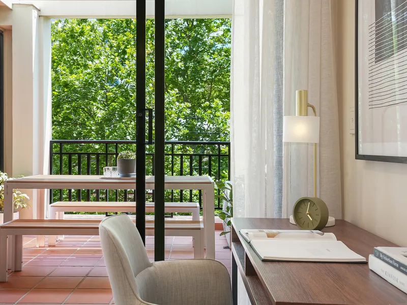 Expansive apartment, private sunny terrace