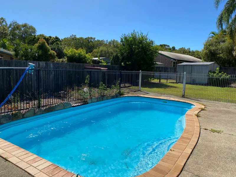 FANTASTIC FAMILY HOME WITH A POOL!