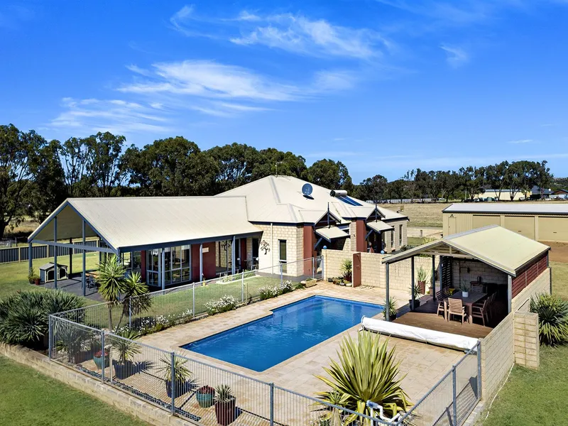 Fall in love with the country lifestyle!