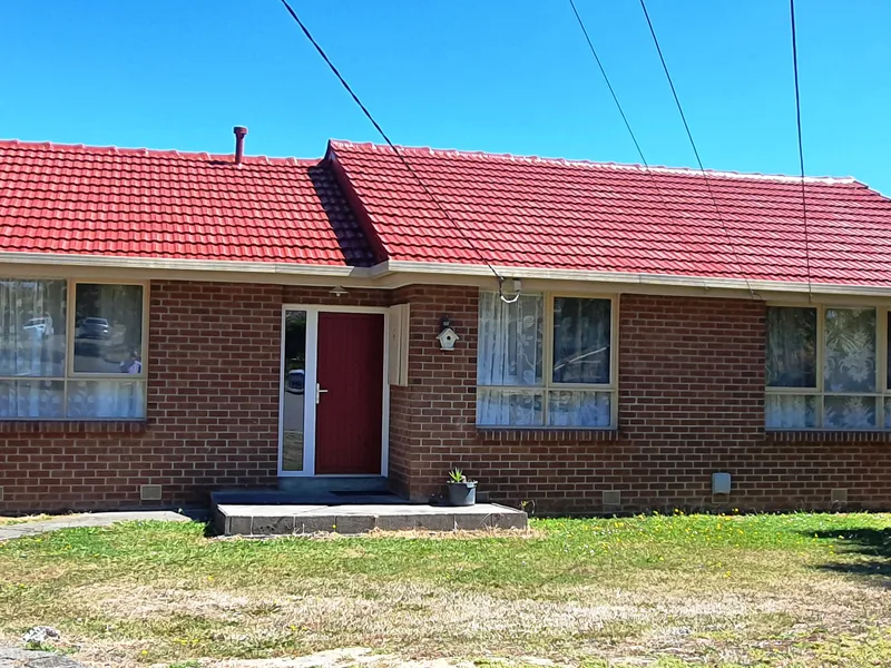 Newly Renovated Three Bedroom Family House in Bayswater