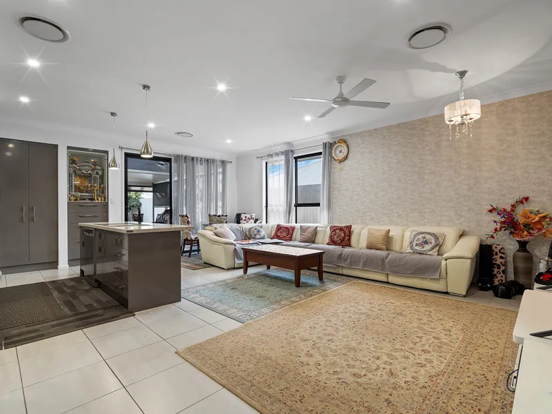 Exquisite Residence in Heathwood: Elegant Four-Bedroom Home for Discerning Buyers