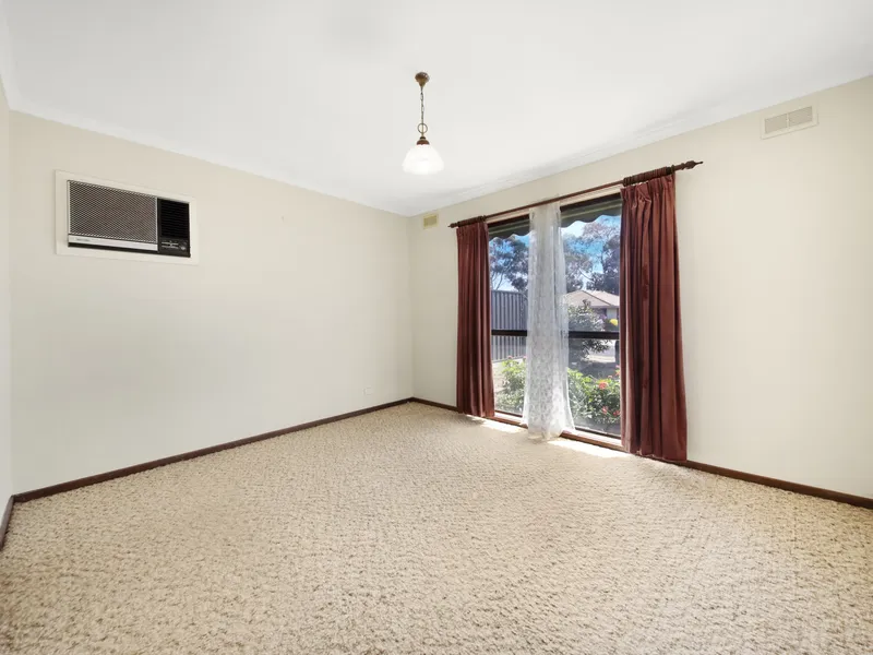 3 BEDROOM HOUSE CLOSE TO STATION AND SCHOOLS