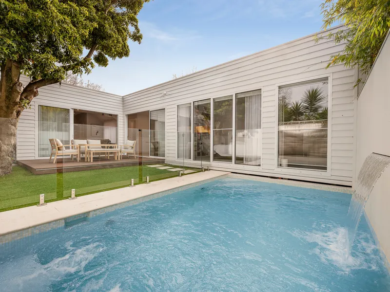 Contemporary, Costal Style Living on Elwood's Golden Mile