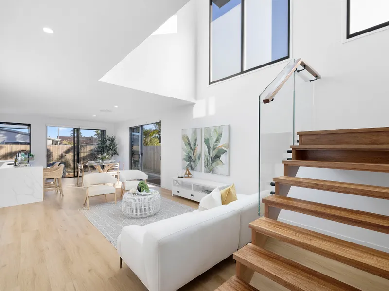 Chic Beachside Residence! Get in Quick!