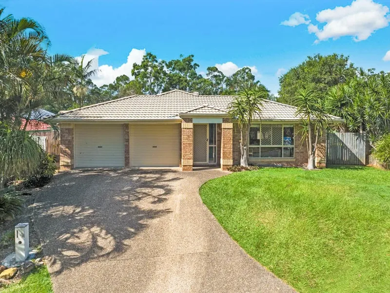 ELEVATED POSITION & CONVENIENT LOCATION!