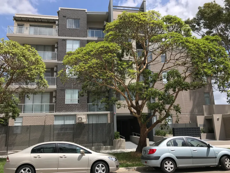 ONE BEDROOM APARTMENT WITH SEPARATE DINNING 