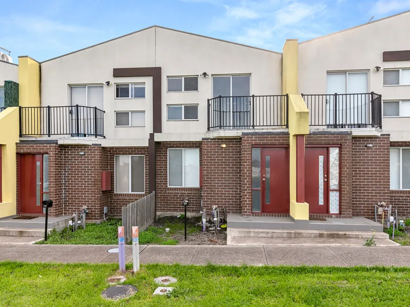Terrace Home with Parkland Frontage!