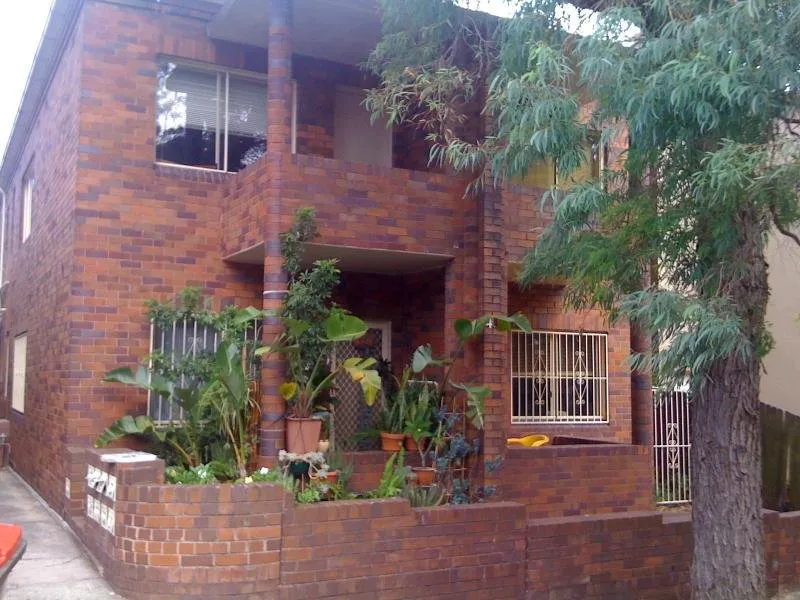 One bedroom apartment located in convenient location