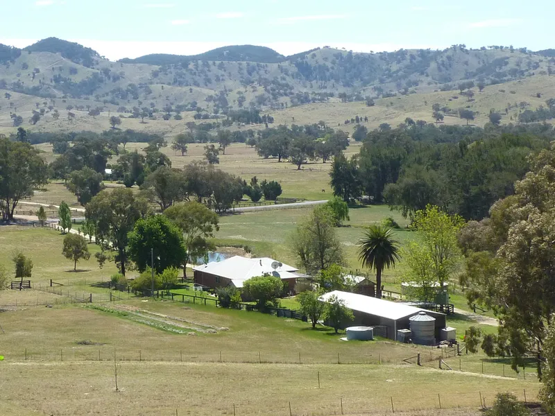 PICTURESQUE WITH A SIDE OF COUNTRY