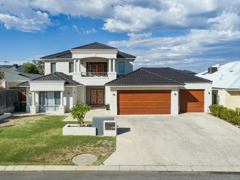 PERFECT MIX OF LUXURY AND RELAXATION IN THIS STUNNING FAMILY HOME