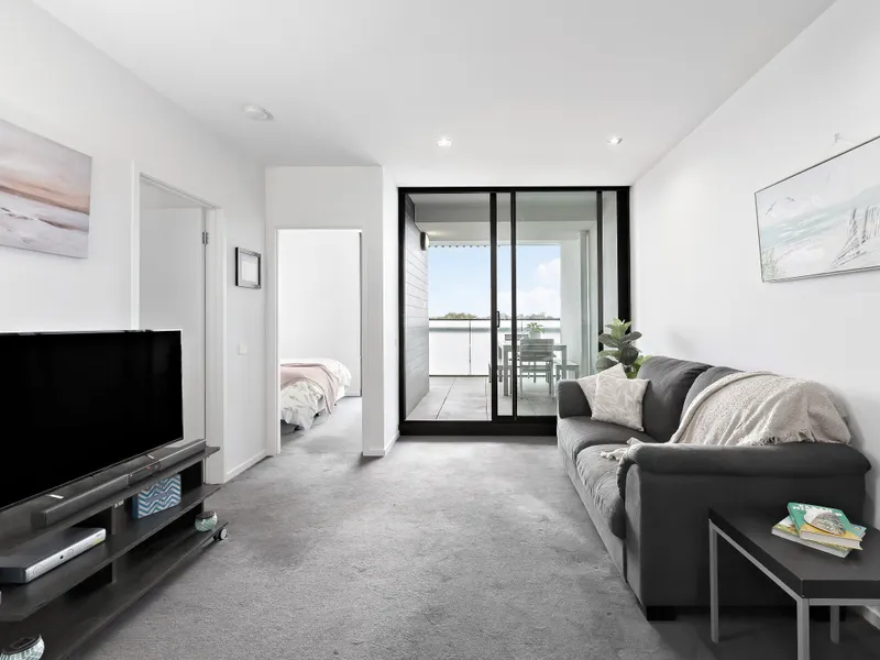 Stylish Living in the Heart of it all (enter via 286 Highett Road)