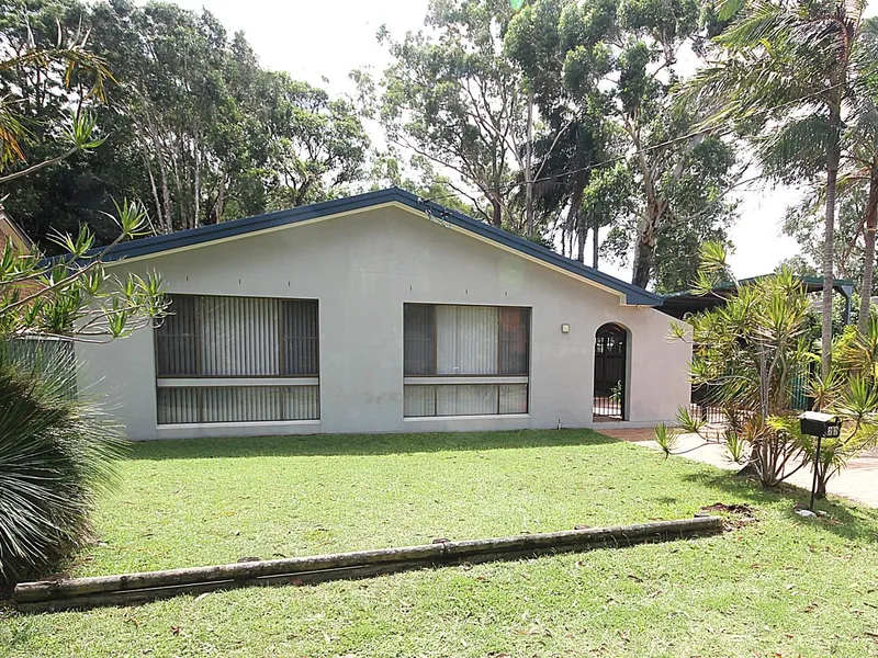 Complete package in fantastic location!